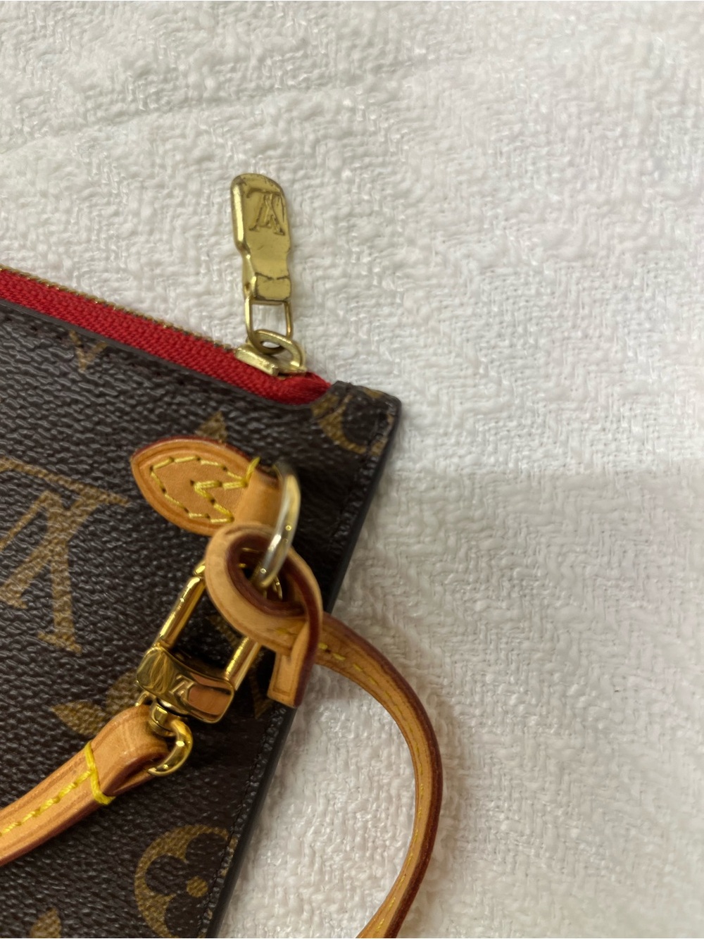 Louis Vuitton Neverfull Pochette Monogram Wristlet Pouch Cerise Interior Red - Picture 3 of 13